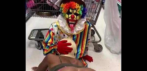  Clown gets dick sucked in party city